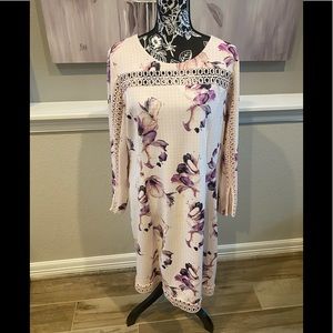 Beautiful Alfani dress with detailed sleeves